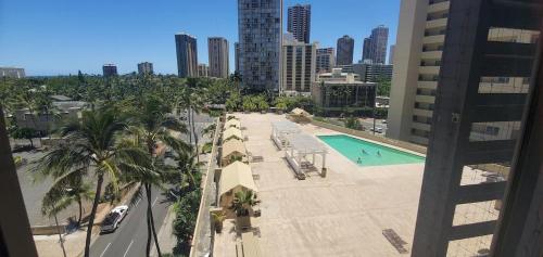 Waikiki beach modern studio No resort fee Best location