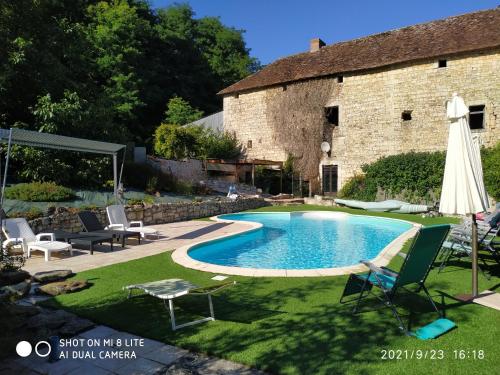 สระว่ายน้ำ, Gite du Prieure in ปัวเตียร์ ฟูตูโรสโคป