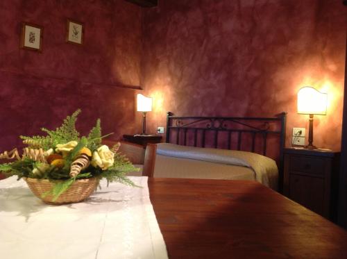  Podere Lamaccia - bed and kitchinette in Cetona