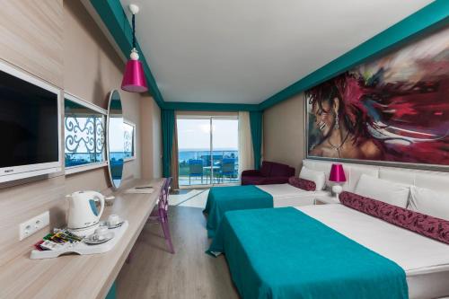 Double or Twin Room with Sea View