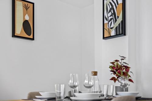 BRIGHT - Spacious Studio for 4 - Kitchen - Parking