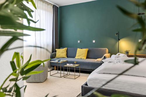 B&B Ingolstadt - LUXOMES - Spacious Studio for 4 - Kitchen - Parking - Bed and Breakfast Ingolstadt