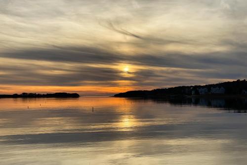 Beach Landing Lodge in Pocasset, USA