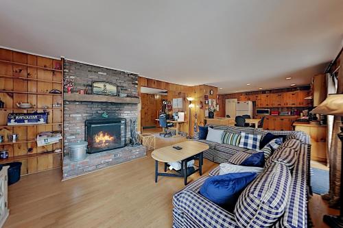 Island Forest Retreat in West Tisbury, USA
