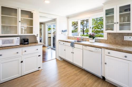 Cape Harbor Cottage in West Yarmouth, USA
