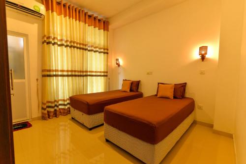 2 twin beds