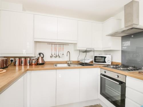 Apartment 3 Scarborough - image 5