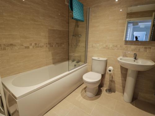 Apartment 3 Scarborough - image 9