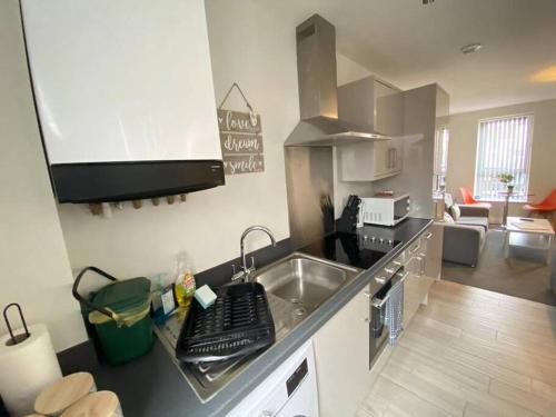 RW3 Guest House Great location Business & couple City Centre