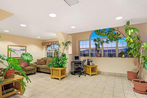 ล็อบบี้, Microtel Inn & Suites by Wyndham Albuquerque West in อัลเบอร์เคอร์กี (NM)