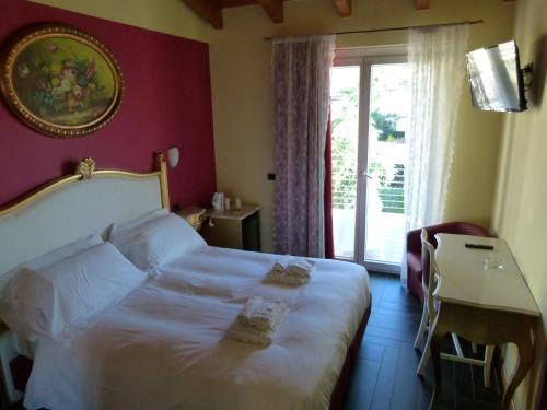Comfort Double or Twin Room with Balcony image 2