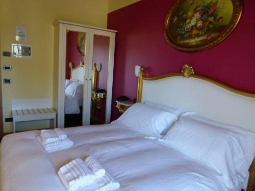 Comfort Double or Twin Room with Balcony image 3