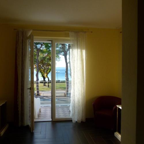 King Suite with Balcony and Lake View image 2