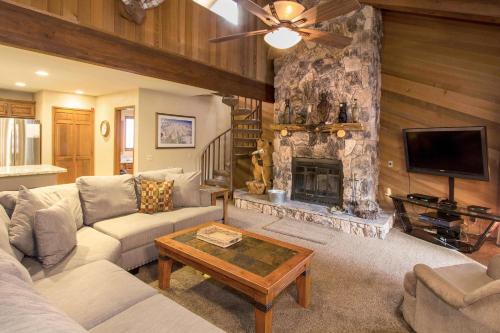 Mammoth Pines #02