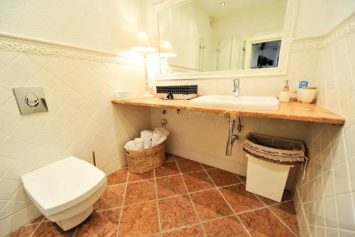 Castle Square Apartment - image 2