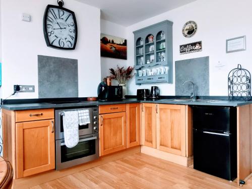 Victoriana Apartment - Private Balcony