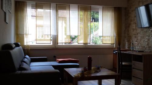 2 bedrooms, 4 beds