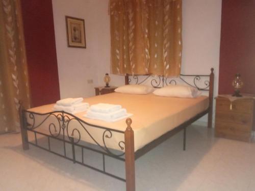2 bedrooms, 3 beds