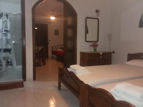2 bedrooms, 3 beds