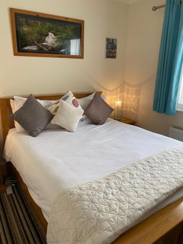 Four Seasons Guest House Room Type - Double Room
