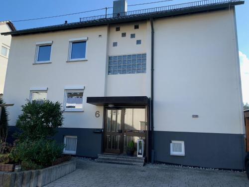 City Apartment Hasenheide - Wohnung mit 3 Schlafzimmern und Balkon mit Landschaftsblick