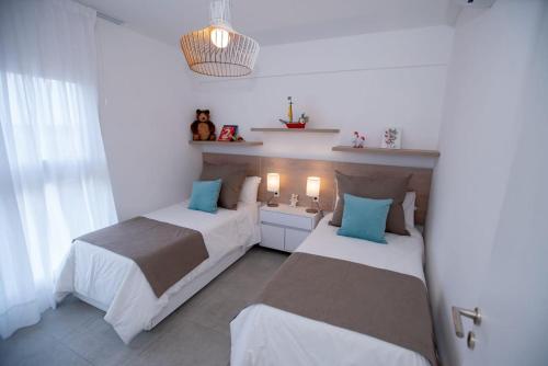 2 bedrooms, 5 beds