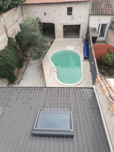 Grande chambre d'hôte avec piscine chauffée et Jacuzzi à disposition