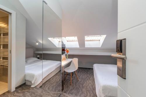 Downtown Boutique Hostel - image 4