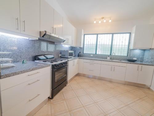 Diamond House, 7BR House, w/ Big Pool and Entertainment.