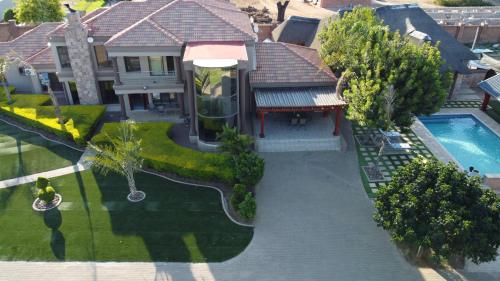 Honolulu Lifestyle Guest Lodge in Burgersfort
