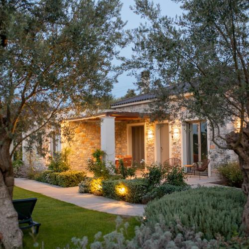 2 bedrooms, 4 beds