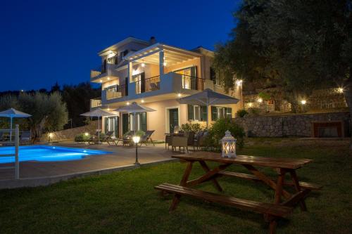 Exterior view, Villa Daphne, Inoro Villas in Svoronata
