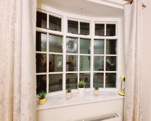 WINDSOR CASTLE, 2 bed house, 2 sofa bed ,amazing location