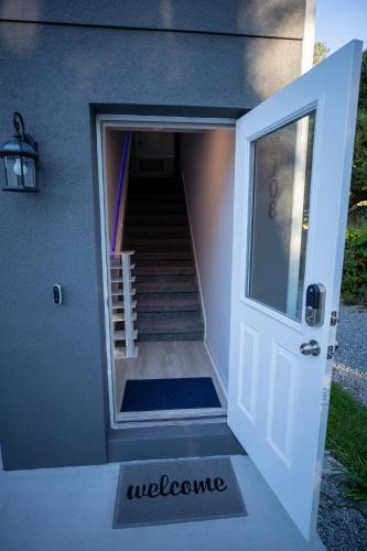 Pet Friendly Modern Zen Studio Retreat with Hot Tub! home