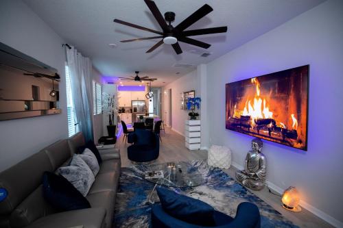 Brand New Modern Pet Friendly Zen Home with Private Home Theater & Hot Tub! home near Harry P. Leu Botanikus Kert