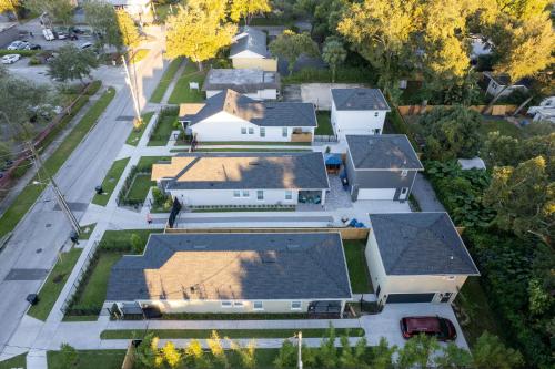 Pet Friendly Modern Zen Studio Retreat with Hot Tub! home near Royal Thai