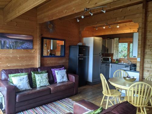 Log cabin with great transport links