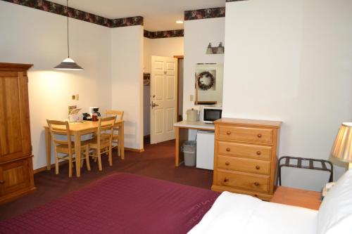 Photo - Anaco Bay Inn