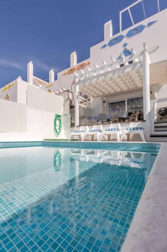 SeaScape Villa w/ pool and rooftop seaview jacuzzi in Manta Rota