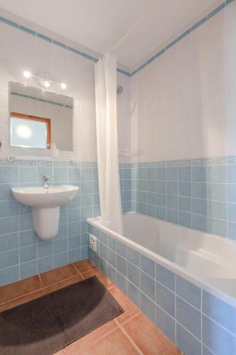 SeaScape Villa Private Pool & Rooftop Jacuzzi with sea view near Manta Rota Beach