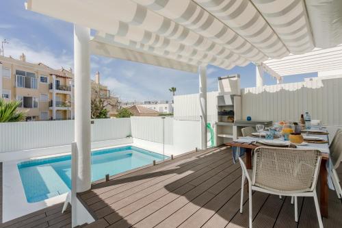 SeaScape Villa Private Pool & Rooftop Jacuzzi with sea view near Manta Rota Beach