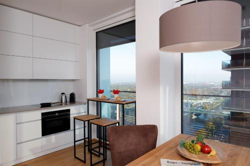Triiiple Suites Level 21 mit Balkon und Tiefgarage