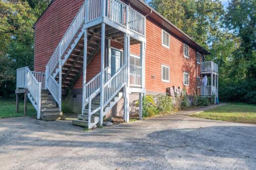 Designed 2BR Old North Durham with Parking