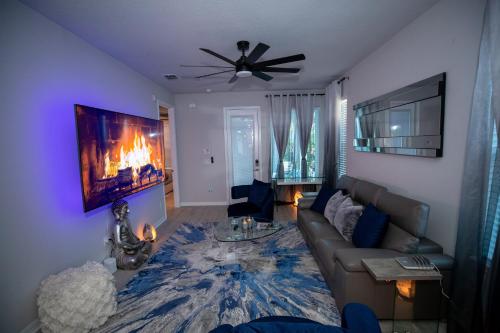Brand New Modern Pet Friendly Zen Home with Private Home Theater & Hot Tub! home