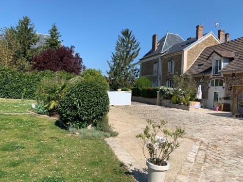 Domaine d'Auxonnettes Chambres d'Hotes et Gites in Saint-Fargeau-Ponthierry