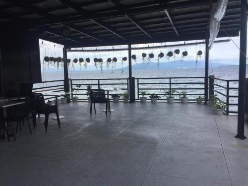 Cragen's Var & Restaurant