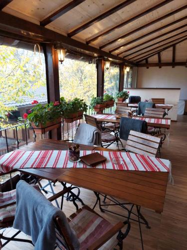 ห้องอาหาร, Pensiunea Lunca in อาราด