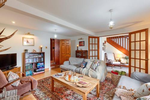 Spacious characterful house w views & large garden