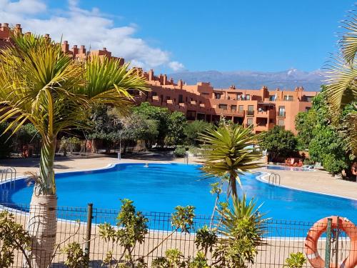  Casa Soleada close to the sea + beach, Wifi, 2 pools, terrace, sea view, SAT-TV in Granadilla de Abona