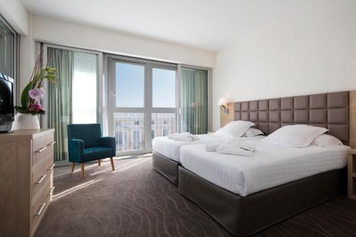 Suite (4 Adults) image 6